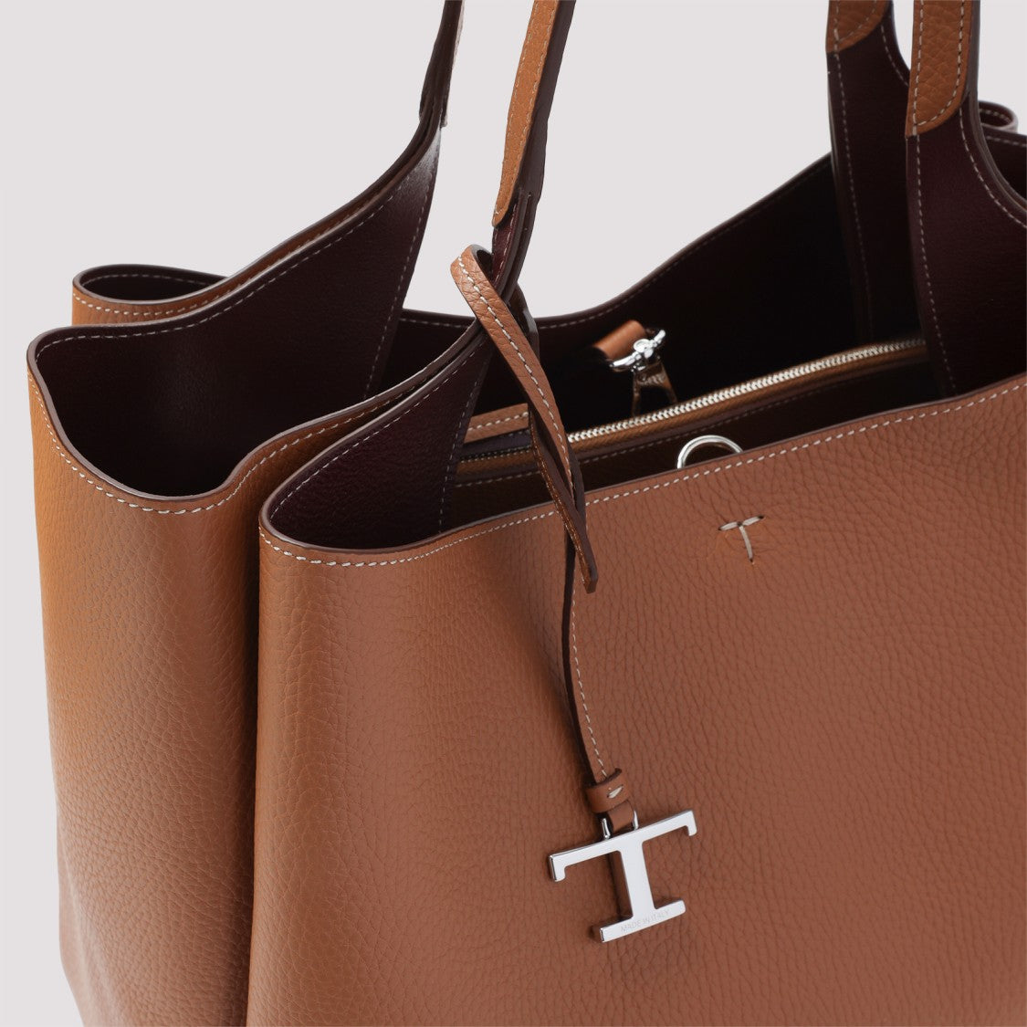 Tod's Spacious Brown Leather Shoulder Bag