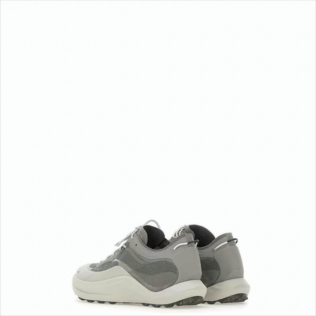 Roa Textured Grey Sneakers With Layered Upper