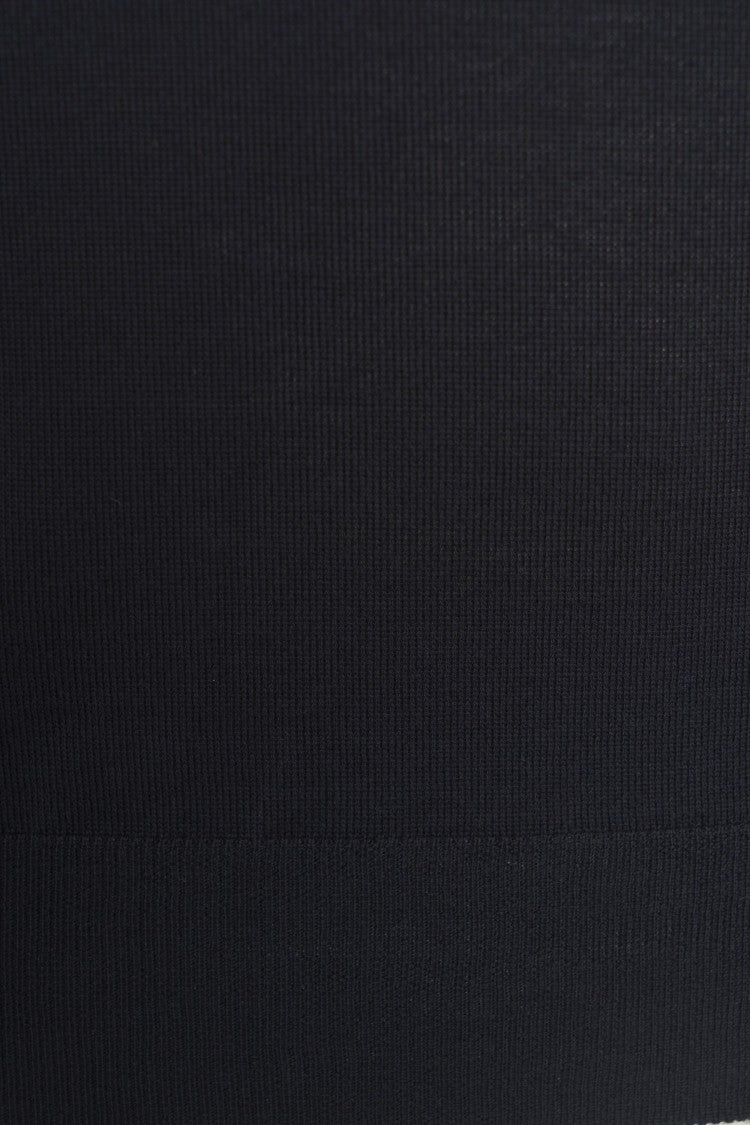 Gender Classic Slim-Fit Knit Sweater With Round Neckline