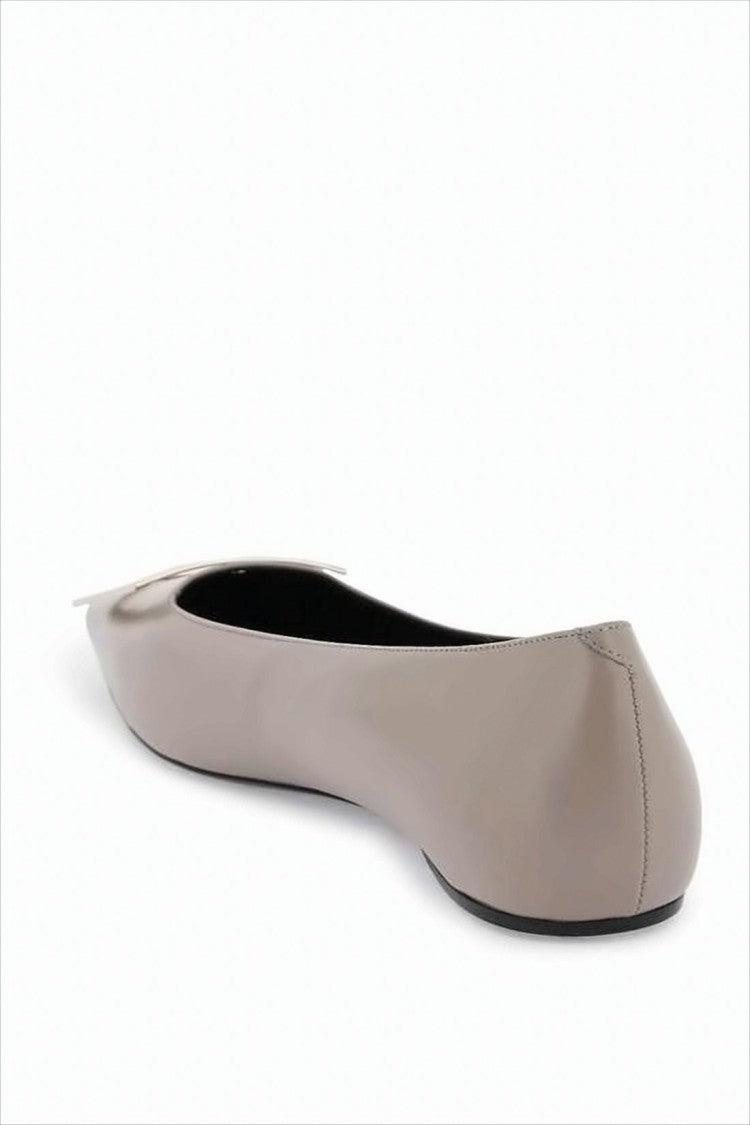 Roger Vivier Pointed Toe Flat Shoes