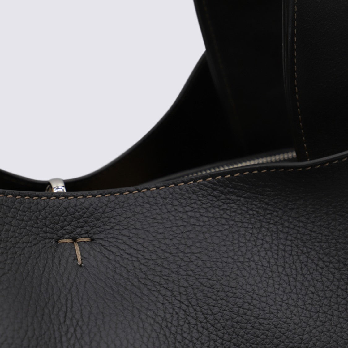 Tod's Textured Black Tote Bag With Sturdy Shoulder Straps