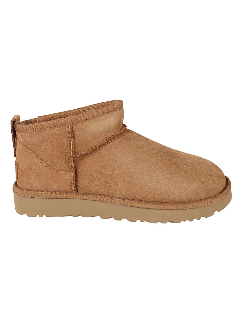 Ugg Ankle Boots With Smooth Leather Finish And Comfortable Twinface Lining