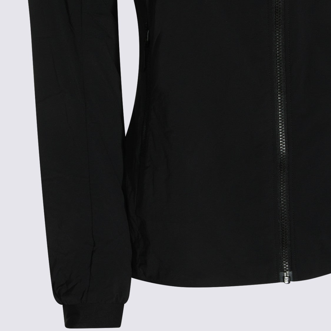 Arc'teryx Fitted Black Jacket With Hood And Zippered Pocket