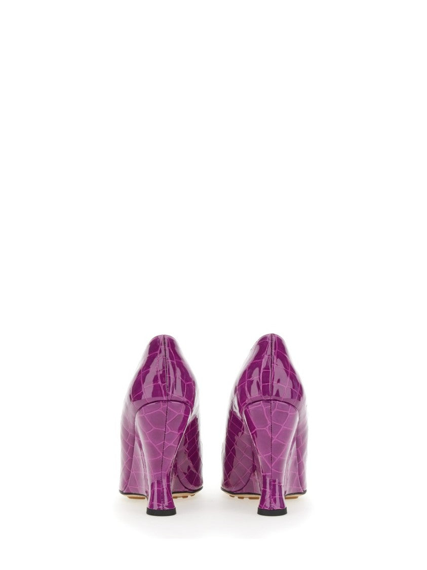 Bottega Veneta Pointed Decollete Pumps With Crocodile-Embossed Detail