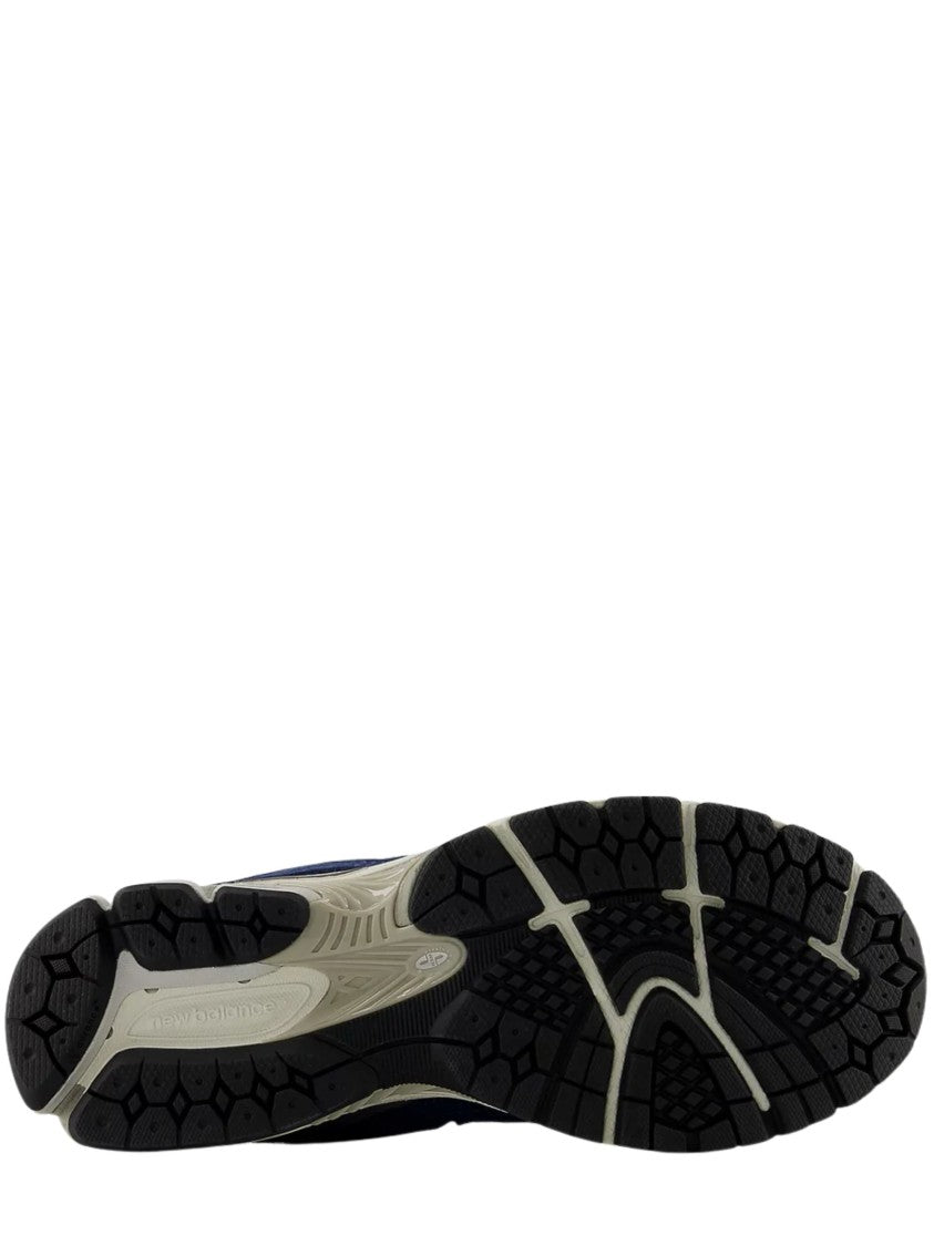 New Balance Grey Suede Mesh Protection Sneakers
