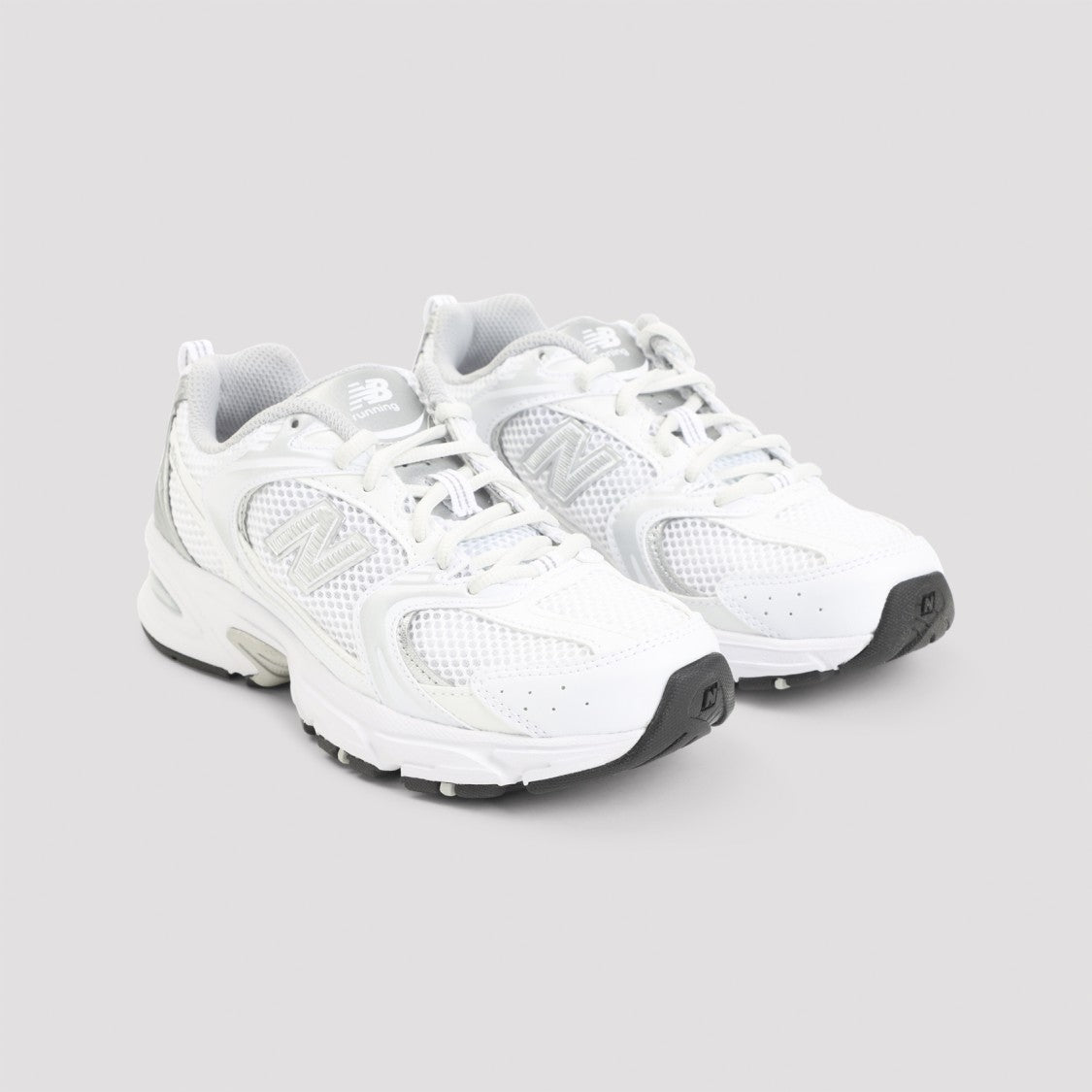 New Balance Athletic Sneakers With Leather And Mesh Panels For Breathability