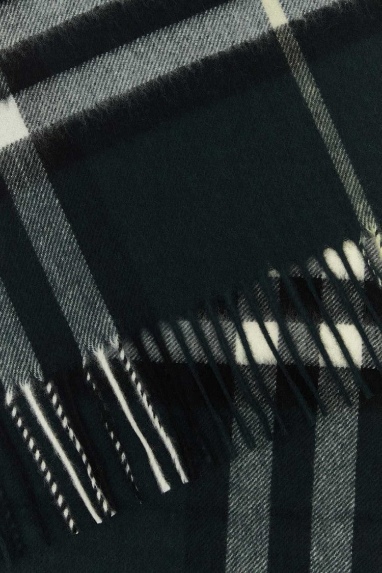 Burberry Rich Green Scarf With Luxurious Draping