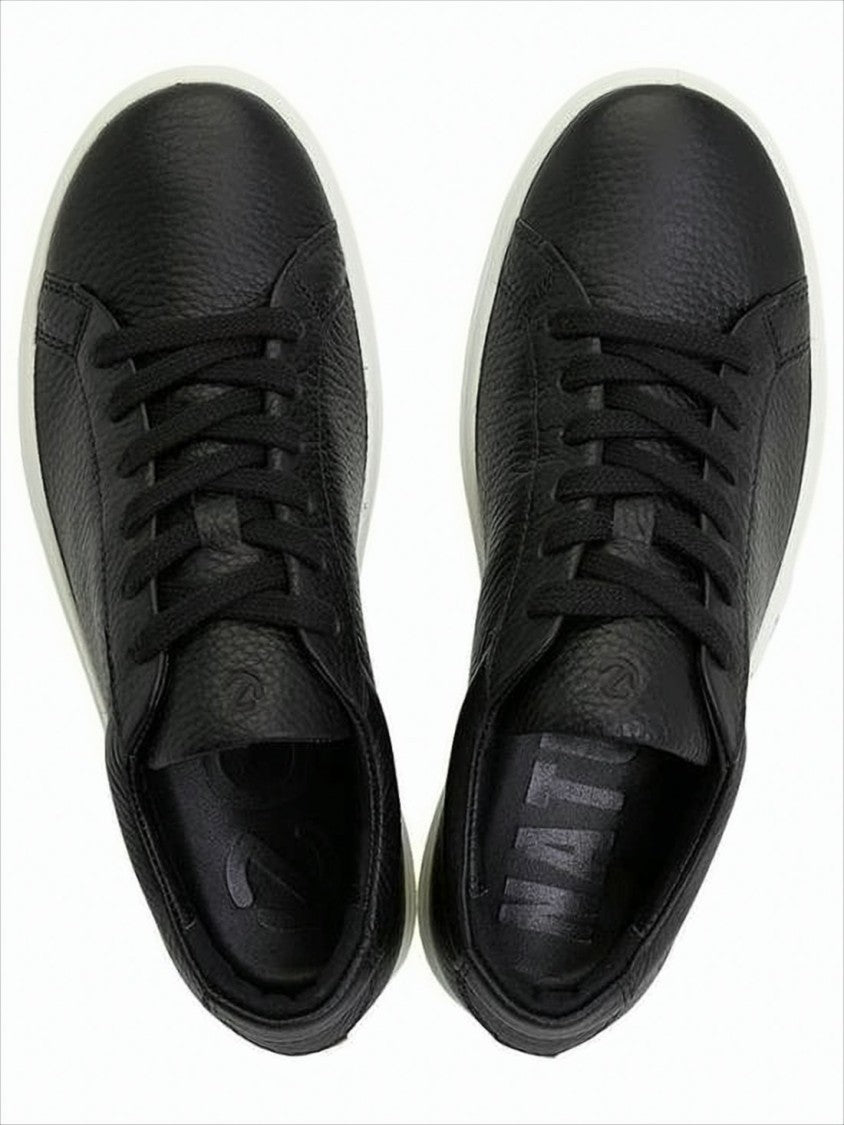 Ecco Textured Leather Low-Top Sneaker