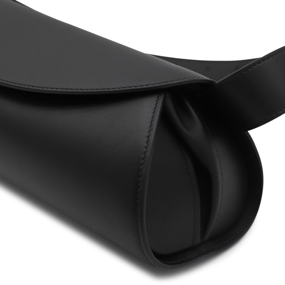 Jil Sander Cannolo Grande Black Leather Shoulder Bag With Magnetic Closure