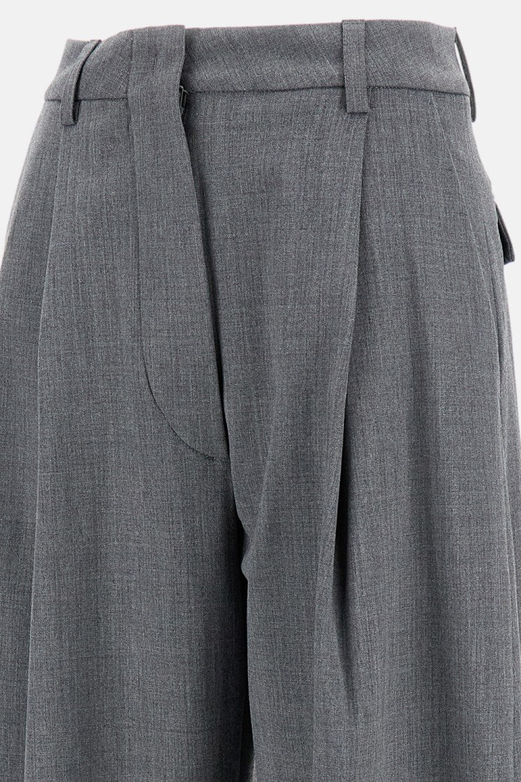 The Latest Wide Trousers With Elegant Pleats