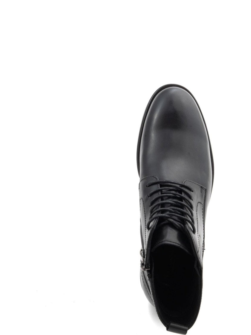 La Conte Closed Ankle Boots With Lace-Up Front