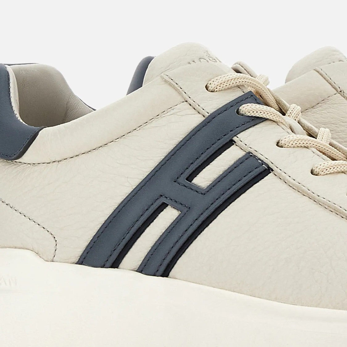 Hogan H580 Allacciato H Profilo Sneakers In White Light Blue