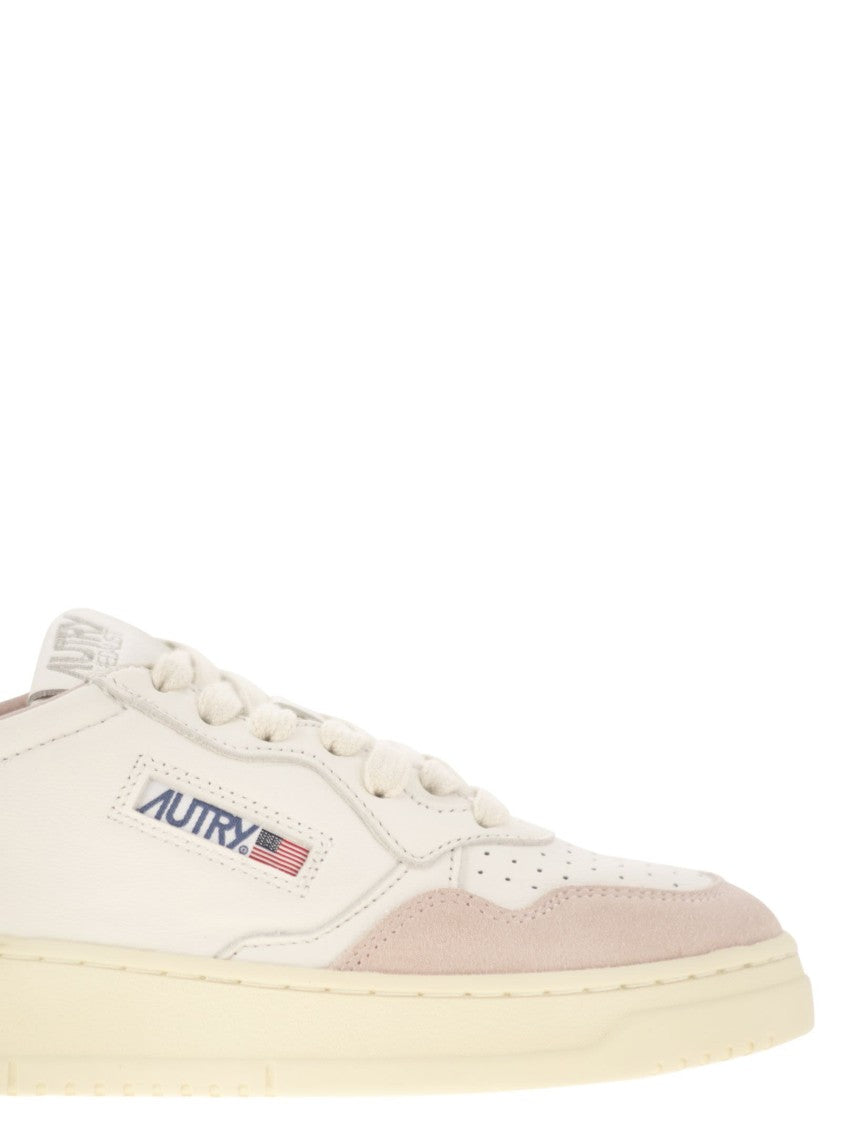 Autry Medalist Low - White Leather And Suede Sneakers In Powder