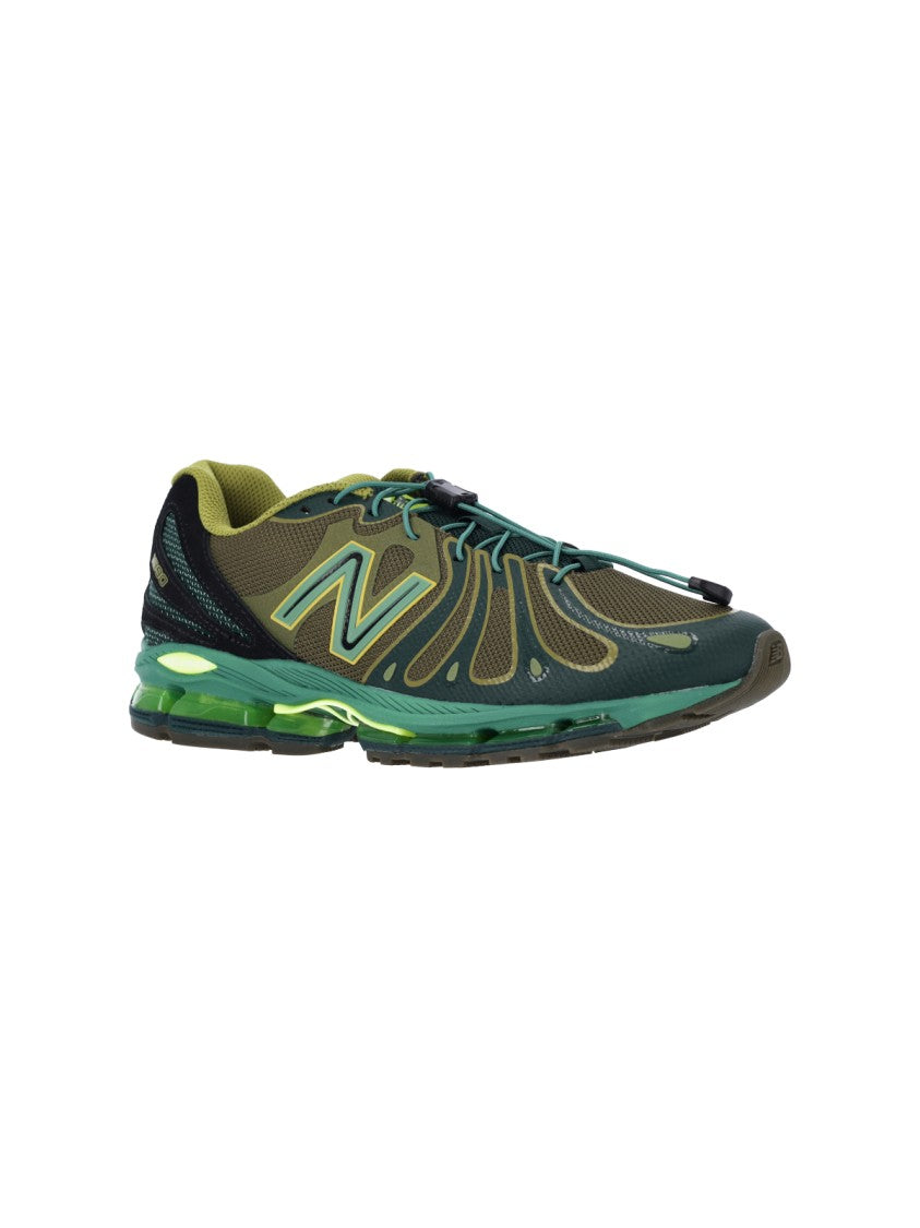 New Balance Rounded Toe Sneakers With Lace-Up Closure