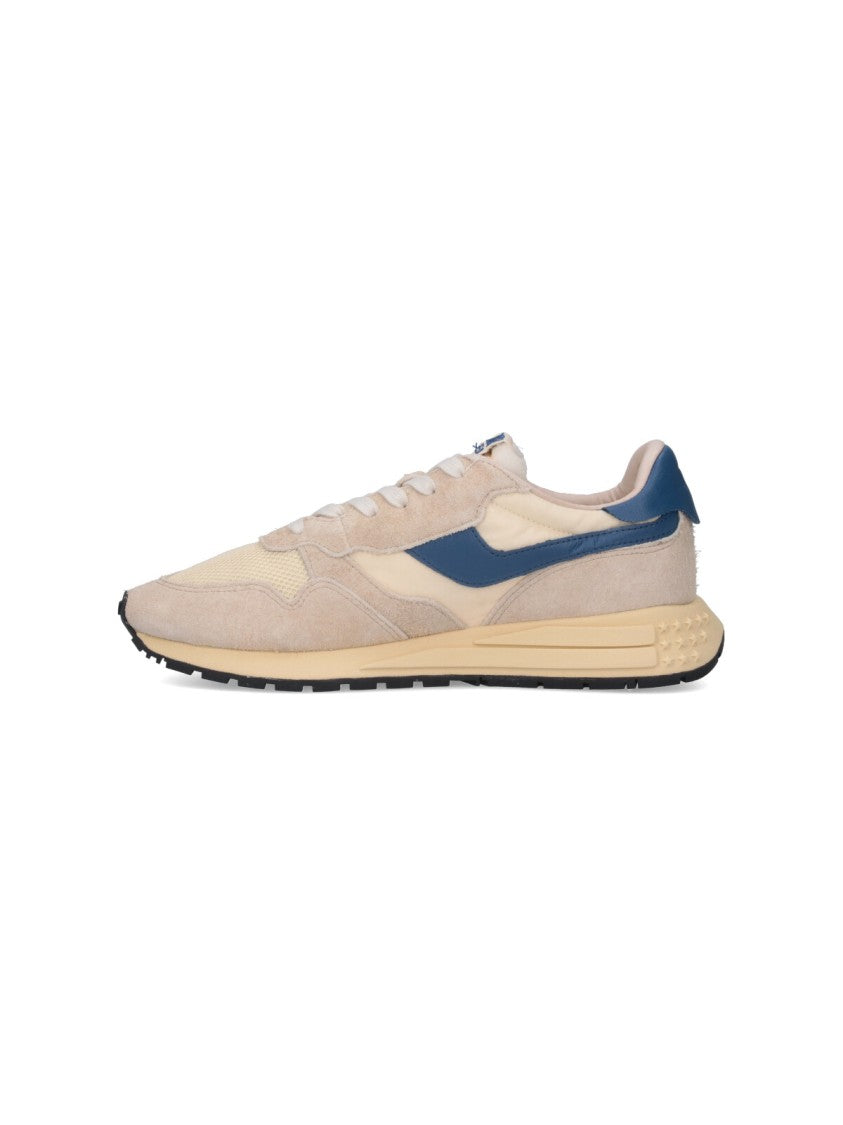 Autry Classic Low-Top Sneakers In Beige Tone