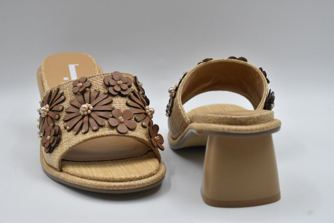 Jeannot Low-Heeled Beige Sandals With Floral Embellishments