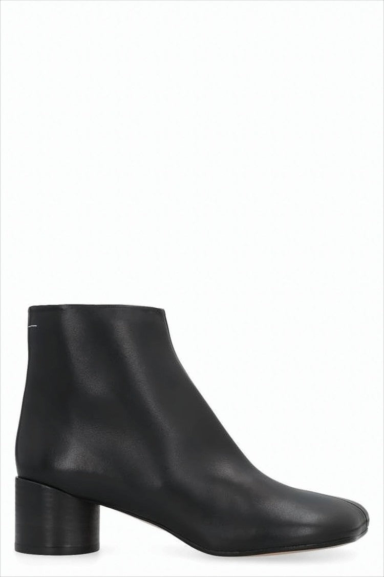 Mm6 By Maison Margiela Minimalist Black Leather Ankle Boots With Rounded Toe