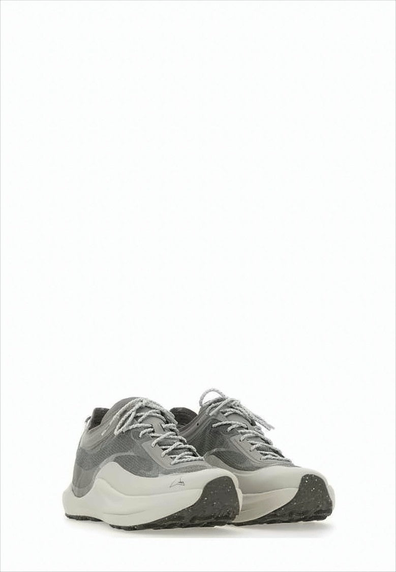 Roa Textured Grey Sneakers With Layered Upper