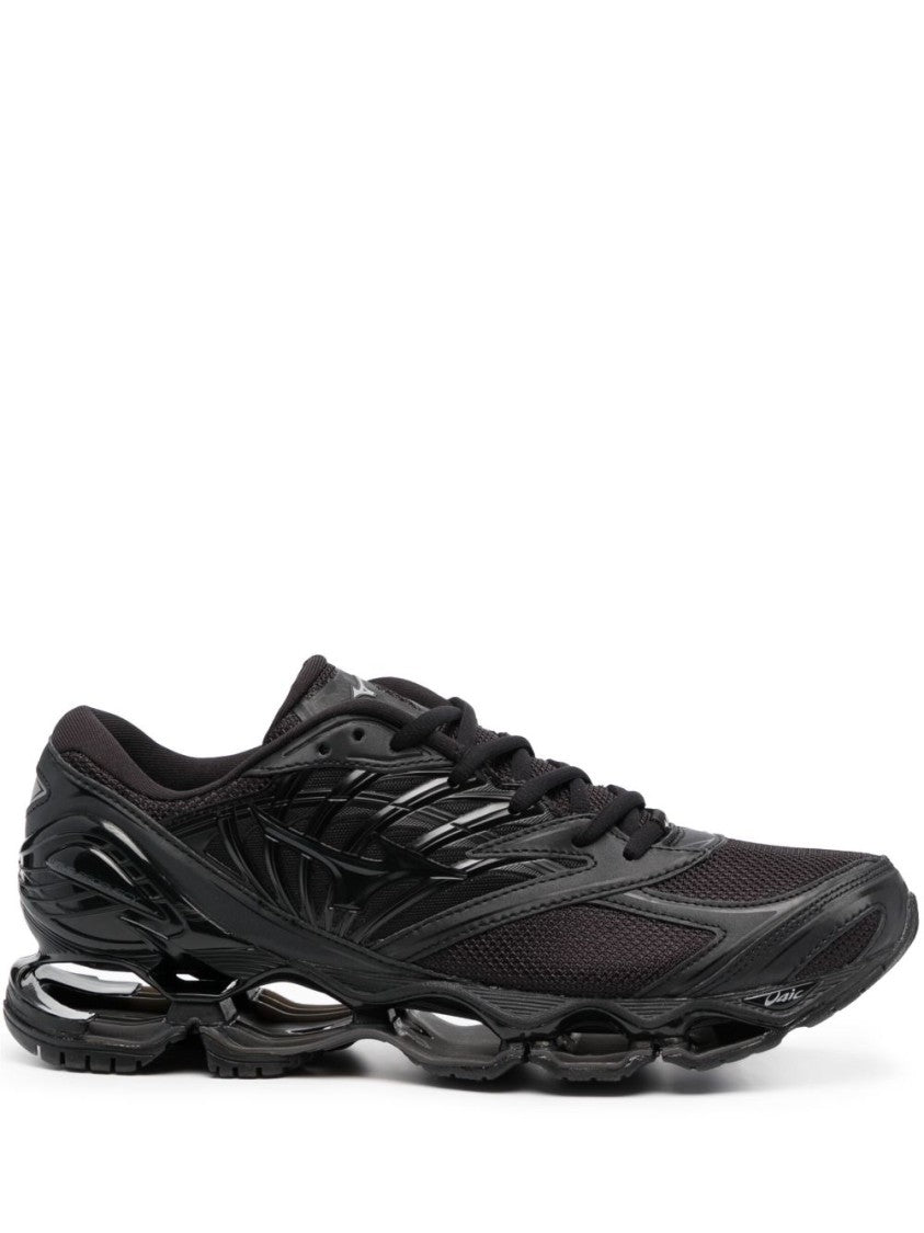 Mizuno Sculpted Black Sneakers With Mesh Upper And Glossy Accents