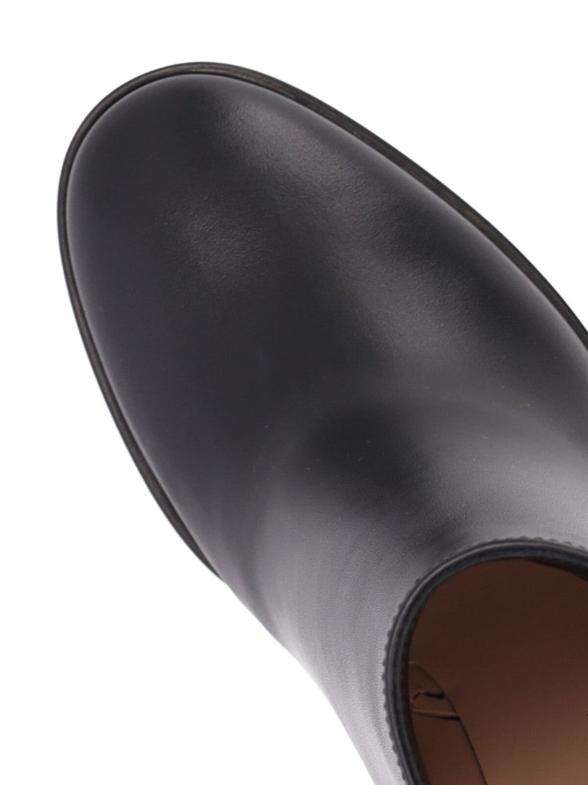 Gianvito Rossi Pointed-Toe Black Calf Leather Ankle Boots