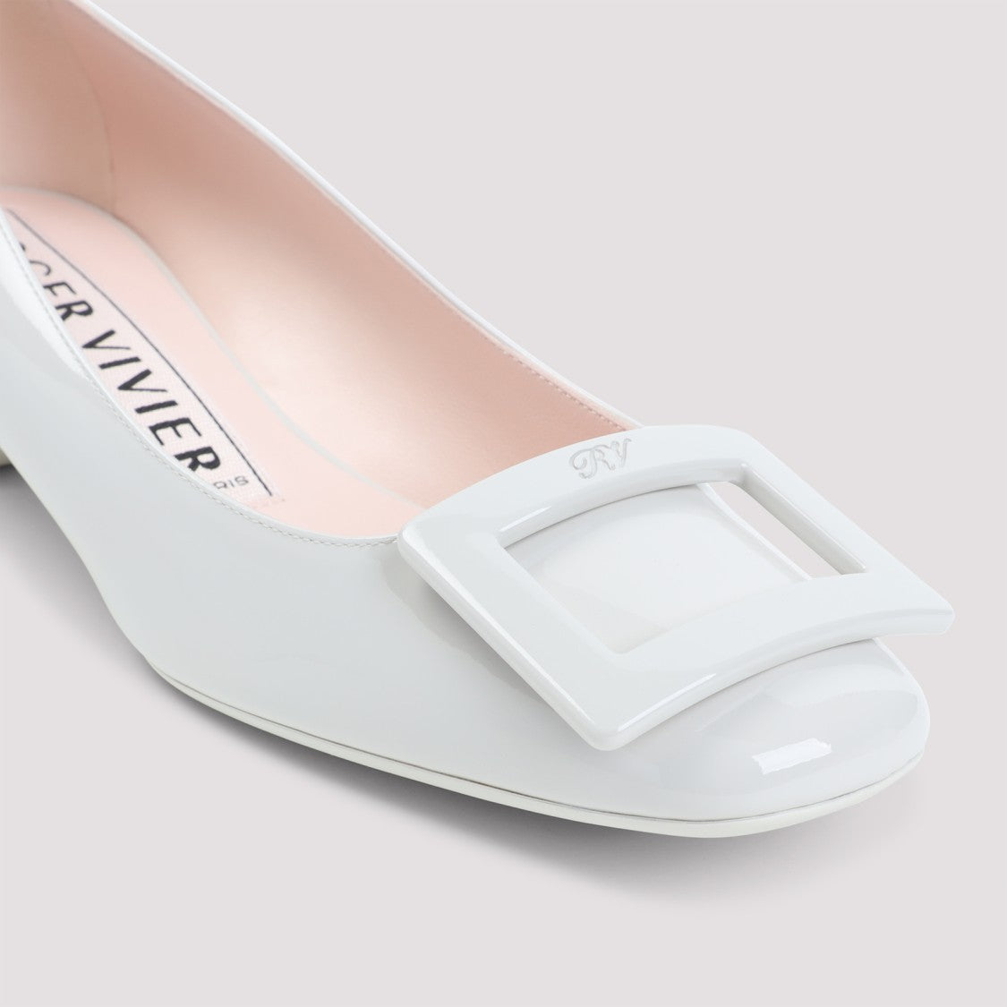 Roger Vivier Medium Ice White Leather Roundy Lacquered 25 Decollete