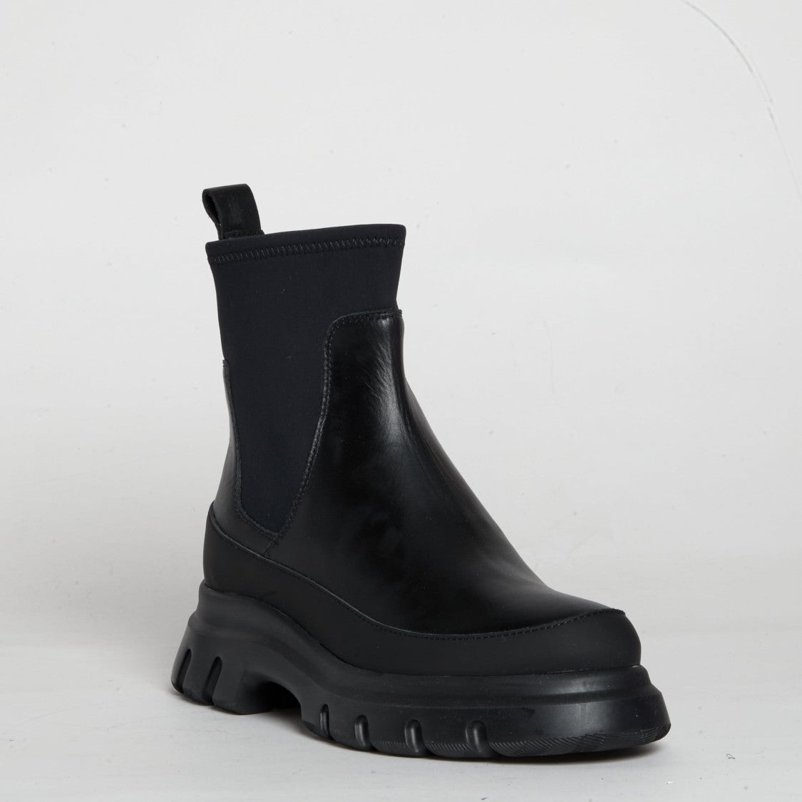 Voile Blanche Black Leather Chelsea Boot