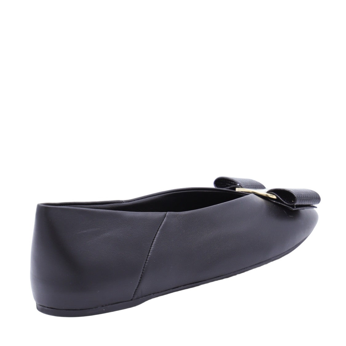 Ferragamo Elegant Black Leather Flats With Textured Bow