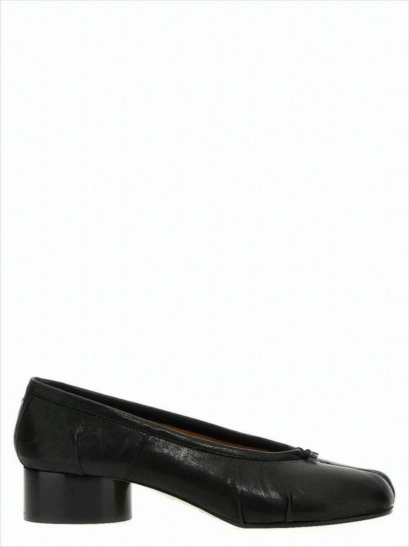Maison Margiela Distinctive Black Flat Shoes With Split-Toe Design