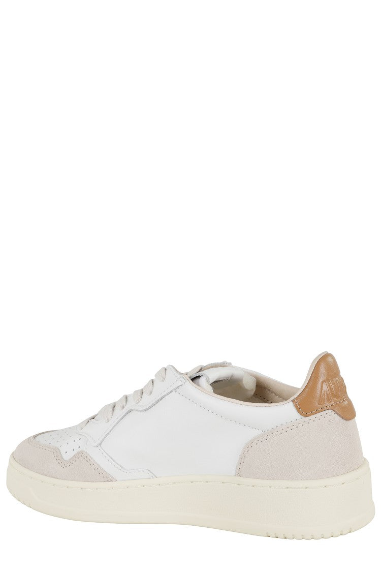Autry Medalist Low Model Sneakers Featuring Suede Inserts And Logo Accents