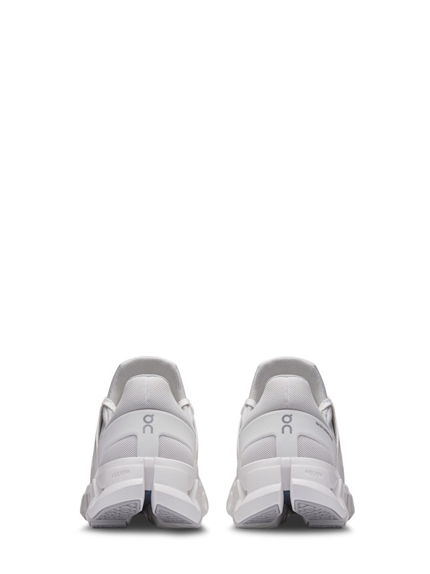 On Sleek Modern Sneakers With Breathable Mesh Upper And Segmented Sole