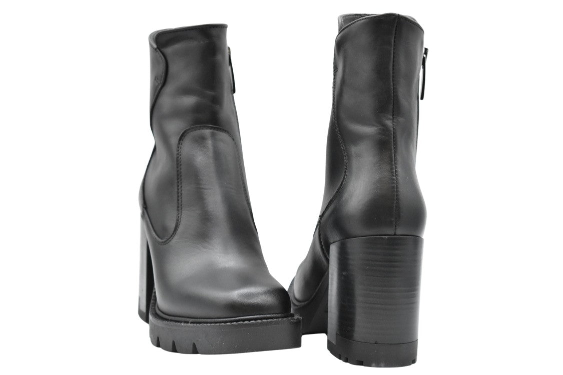 Janet & Janet Black Leather Ankle Boots