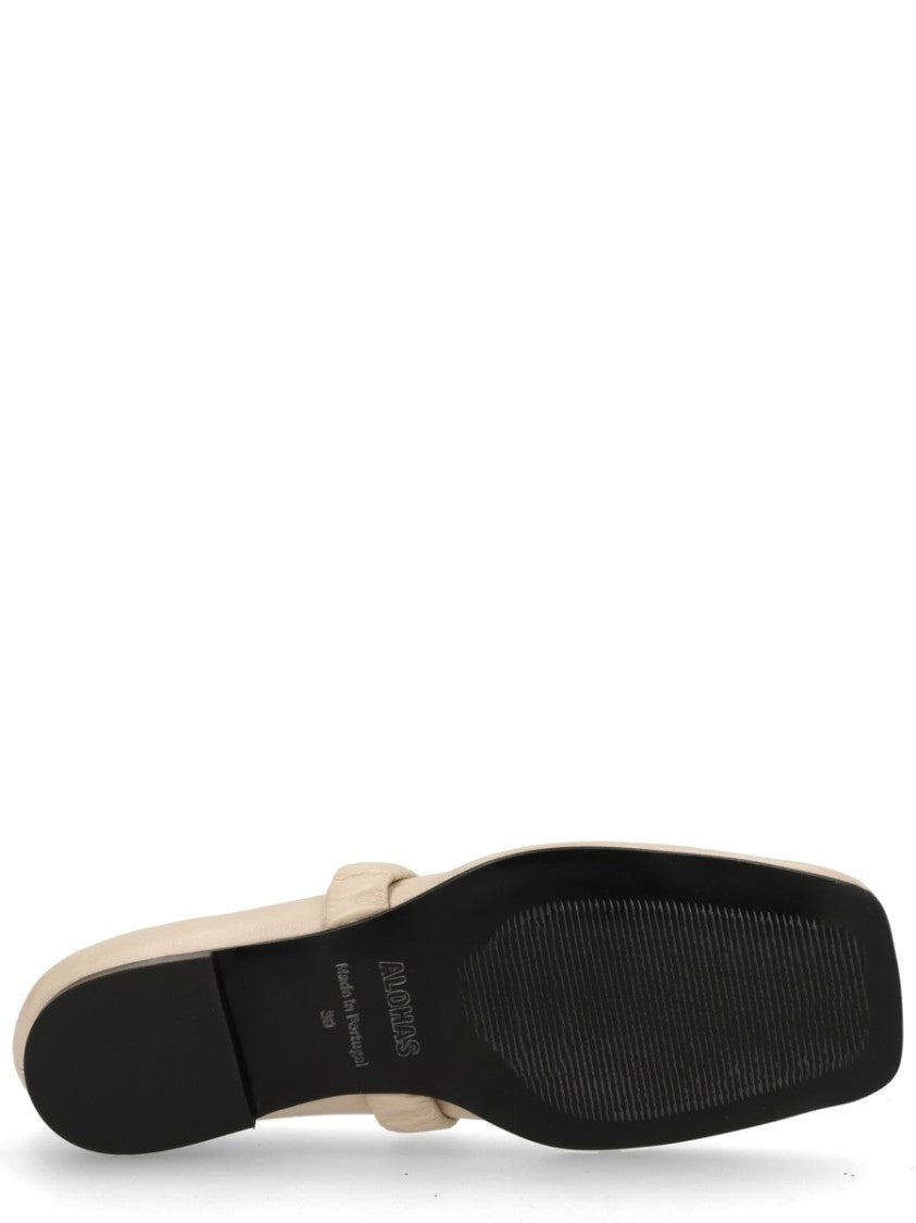 Alohas Lautan Pointed Toe Ruched Flats