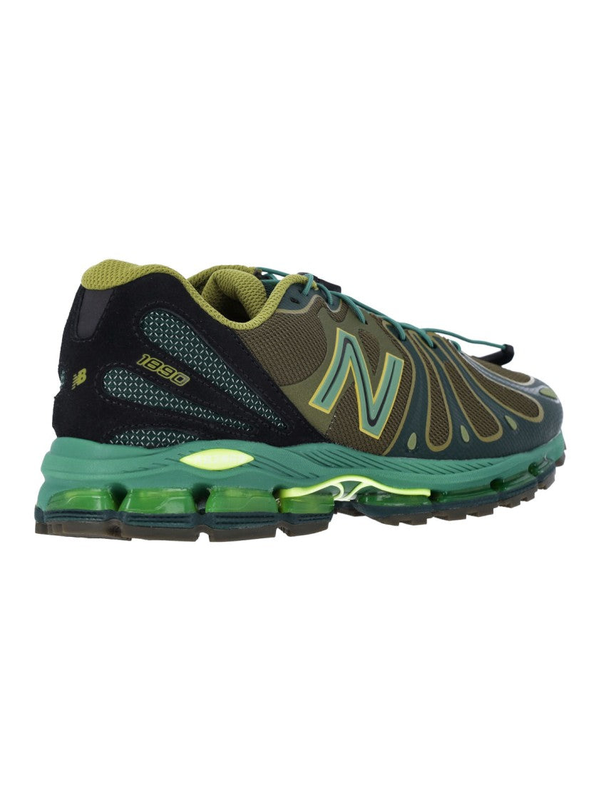 New Balance Rounded Toe Sneakers With Lace-Up Closure