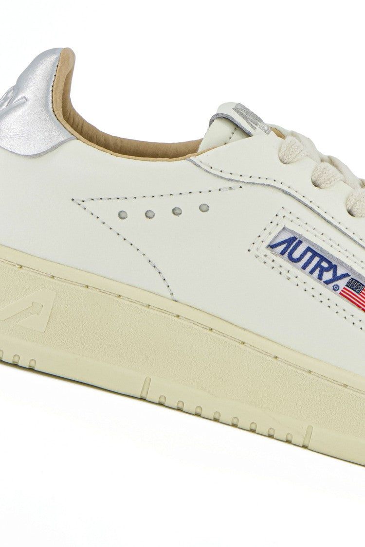 Autry Women’S Dallas Leather Sneakers Silver Heel Tab