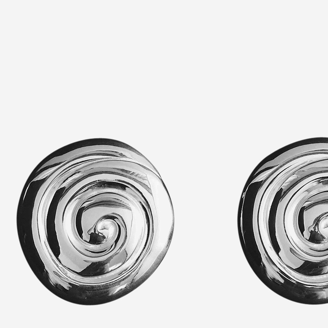 Louis Abel Uzu Round Earrings