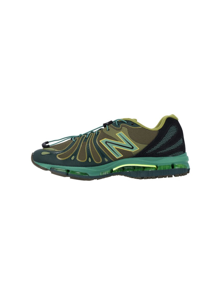 New Balance Rounded Toe Sneakers With Lace-Up Closure