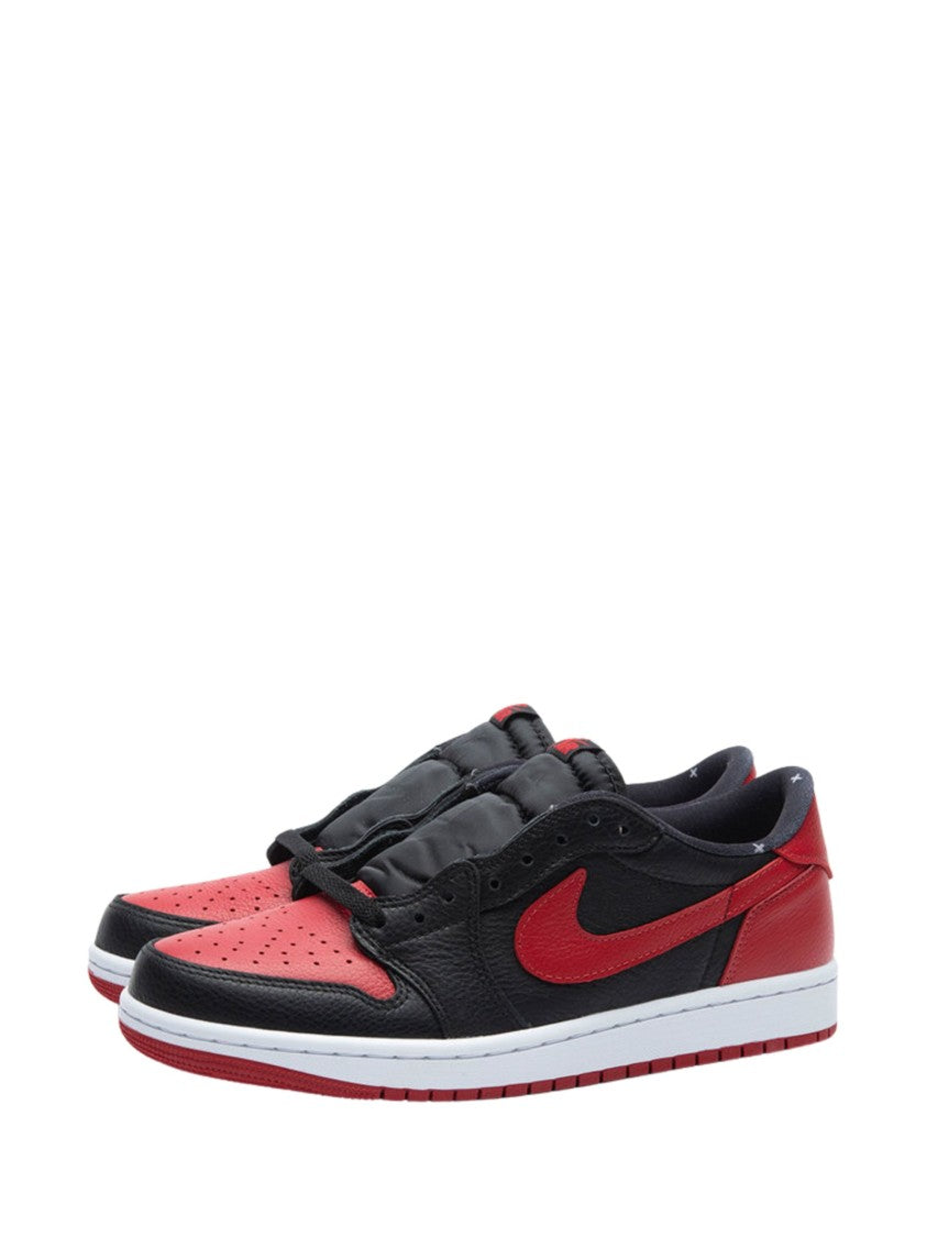 Nike Low-Top Leather Sneakers With Classic Design And Padded Comfort