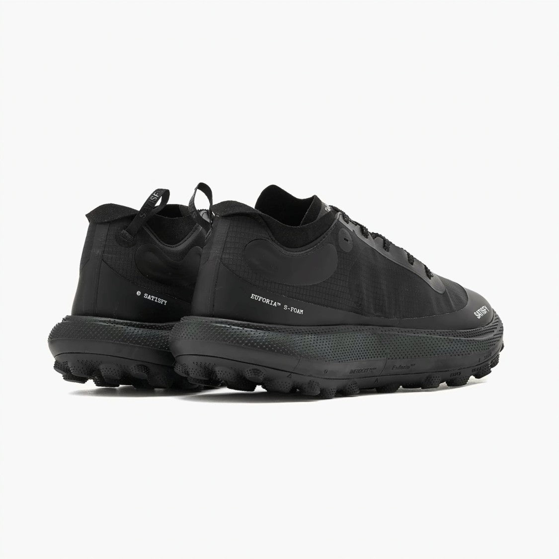 Satisfy Streamlined Jet Black Sneakers With Textured Sole