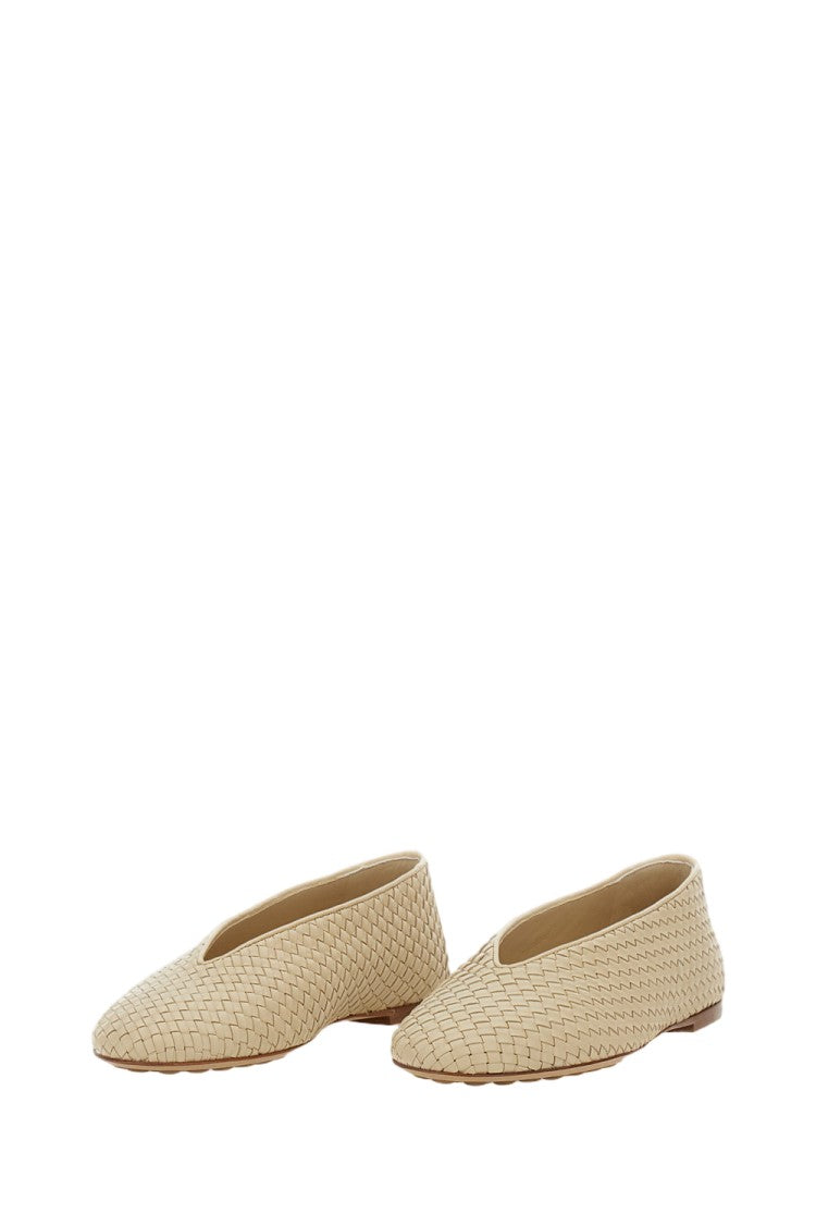 Bottega Veneta Woven Leather Flat Shoes Featuring Pointed Toe Design