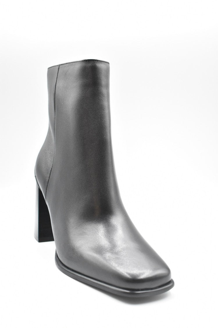 Guess Laced Ankle Boots With Heel And Design