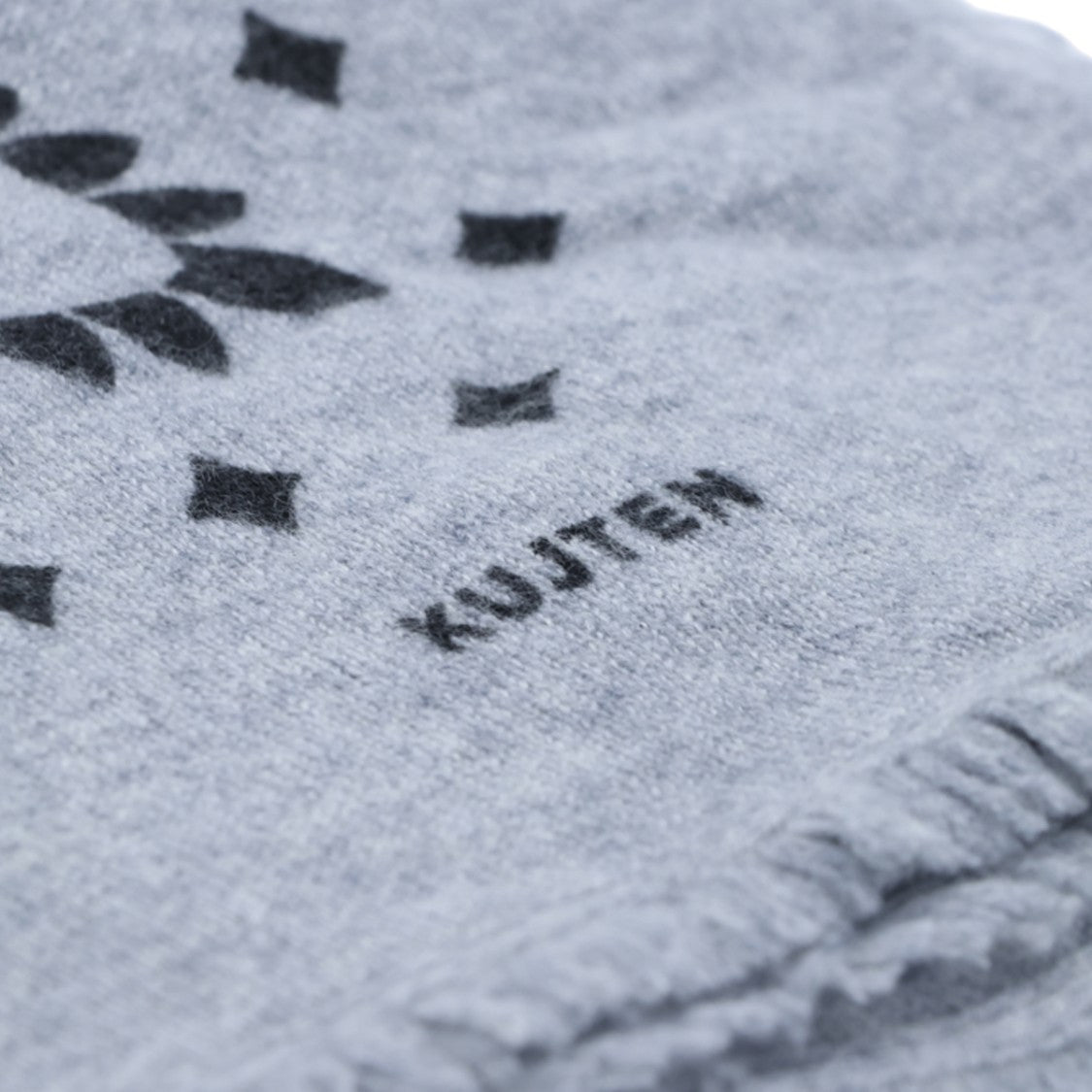 Kujiten Light Grey Paisley Geometric Scarf