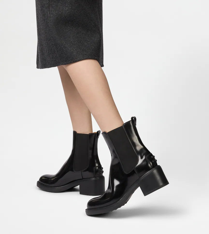 Tod's Elegant Calfskin Ankle Boots With Rubber Sole
