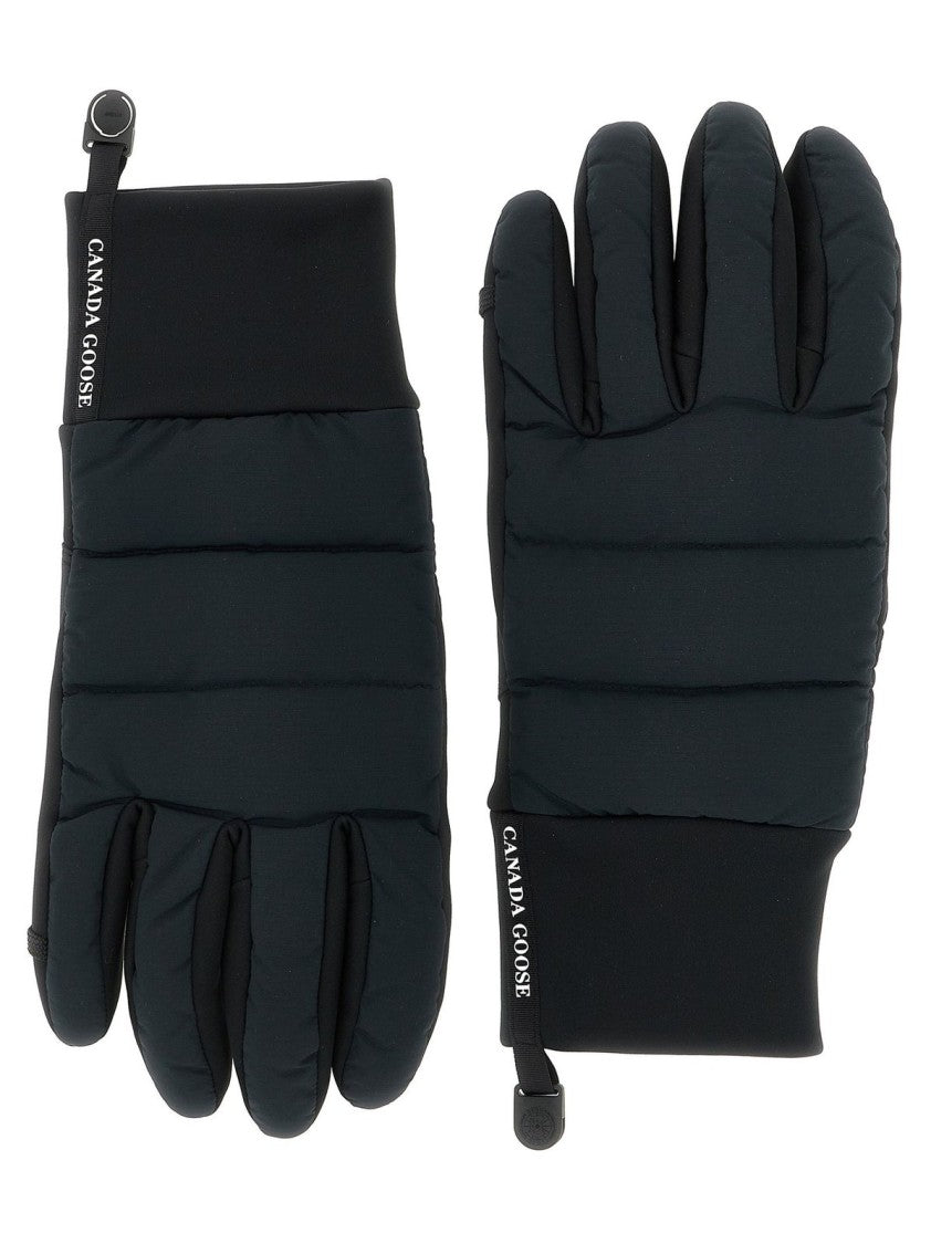 Canada Goose Black Gloves With Minimalist Aesthetic
