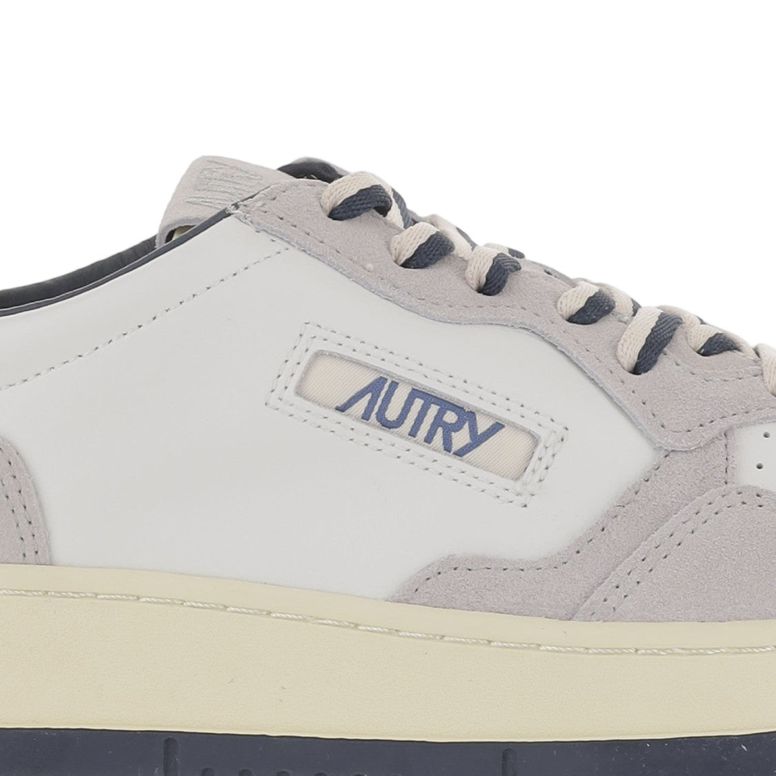 Autry Medalist Low Leather Sneakers