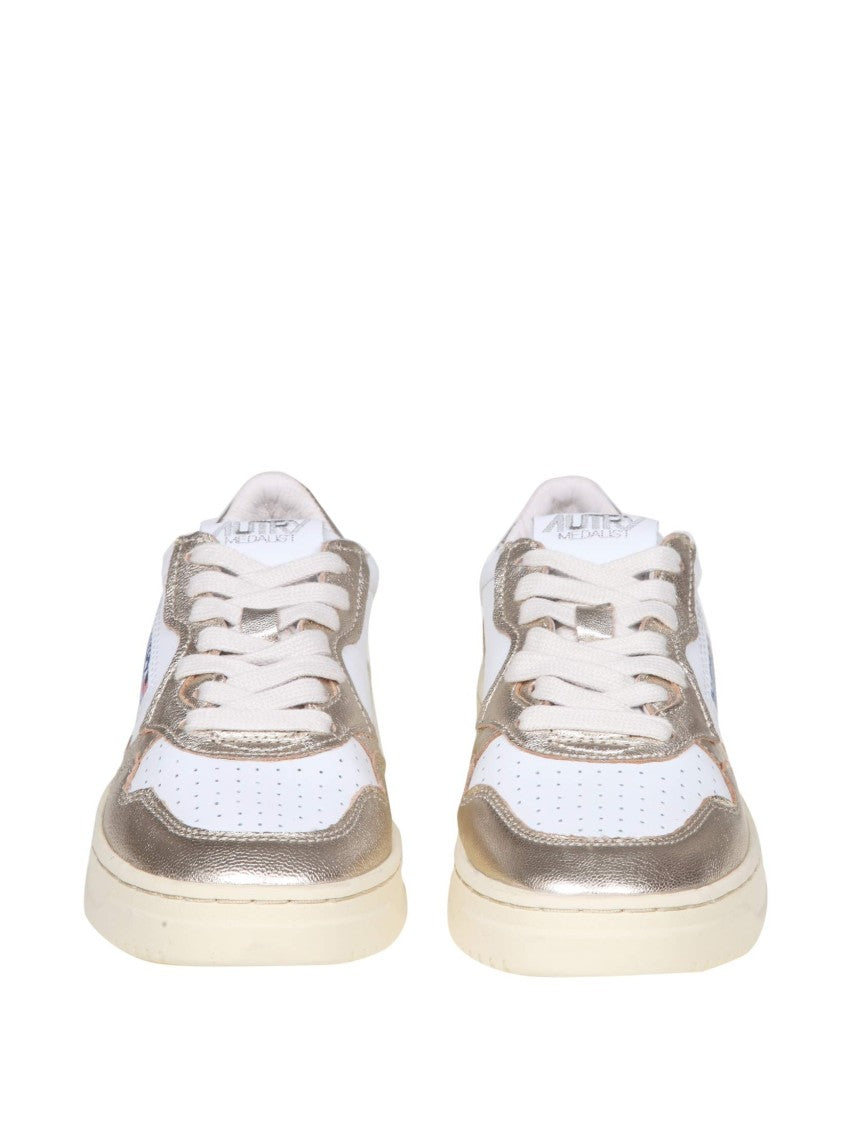 Autry Sneakers In White And Platinum Leather