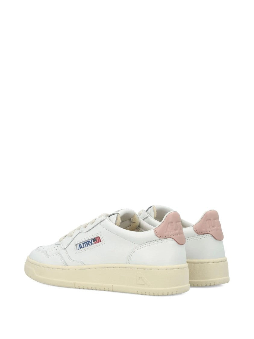 Autry Medalist Low Pink Accent Sneakers