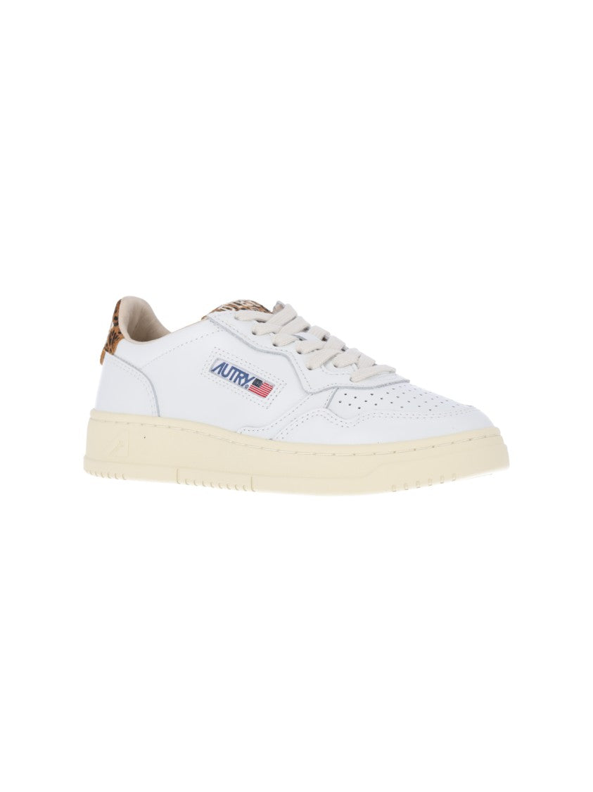 Autry Smooth White Leather Low-Top Sneakers With Contrasting Tab