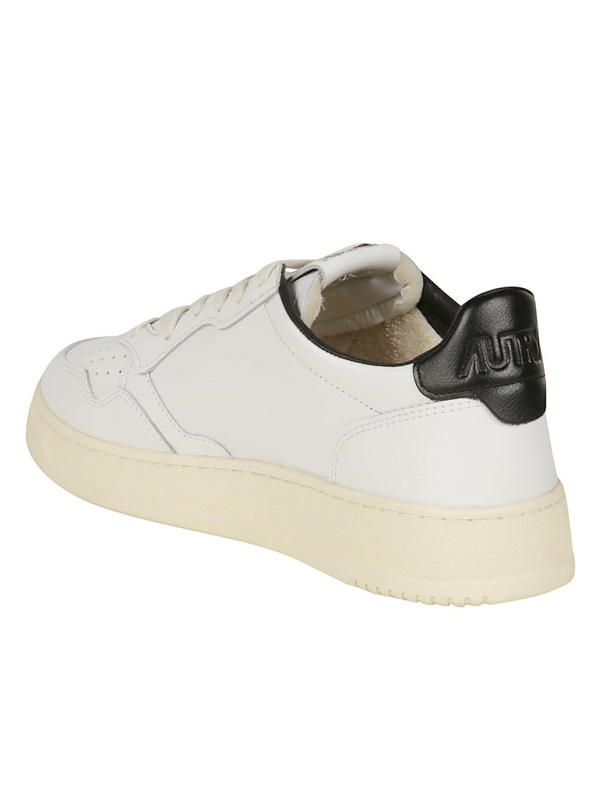 Autry Medalist Cow Leather Low Sneakers