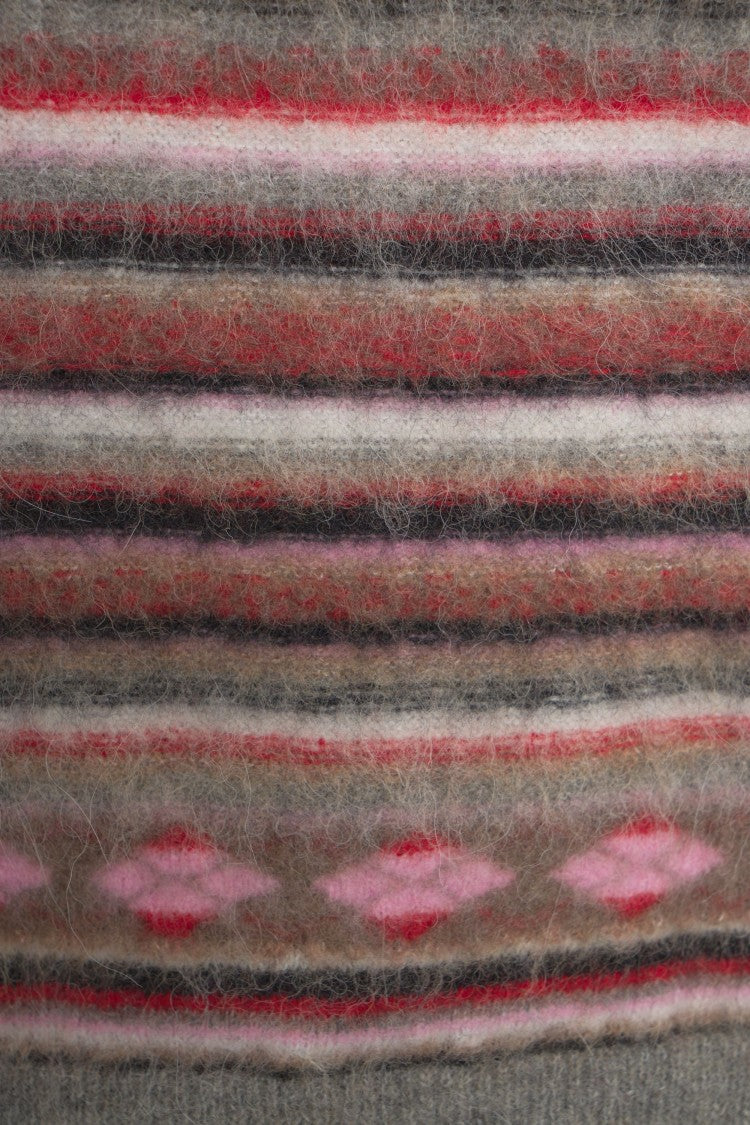 Solotre Knitted Gilet With Captivating Pattern And Fit