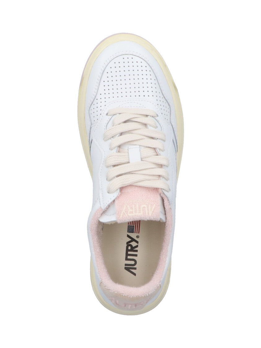 Autry "Medalist" Low-Top Sneakers – White/Pink